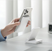 小米公司发布一款专门针对 iPhone 13/12磁吸式无线充电器